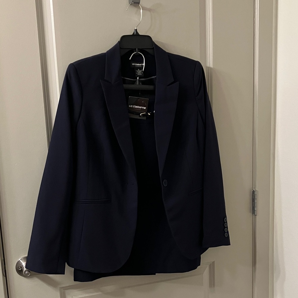 Liz Claiborne Career Navy Pencil Skit Suit with Belt